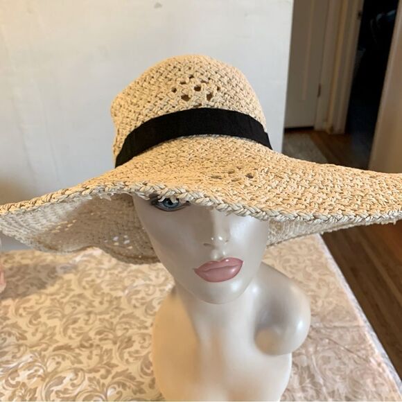 Cream Wide Brim Crochet Straw Hat w/ Black Hatband OSFA Gorgeous - Picture 3 of 9